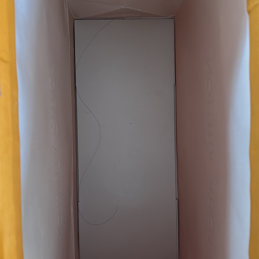 LOUIS VUITON BOX AND SHOPPING BAG - Picture 4 of 6